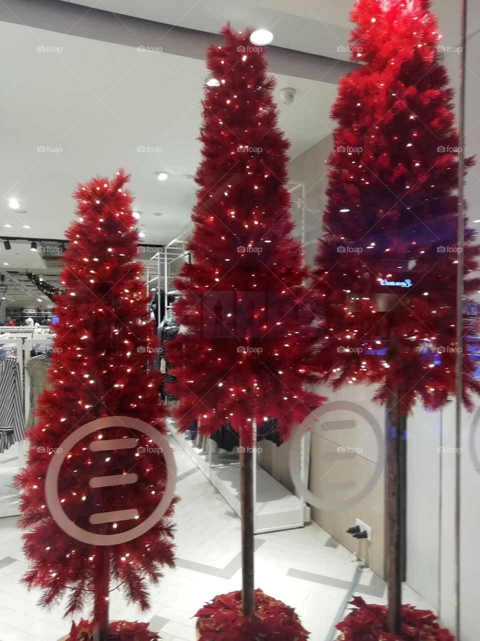 Red Christmas tree decorations