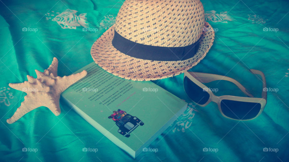 girly stuff for beach. blue and white