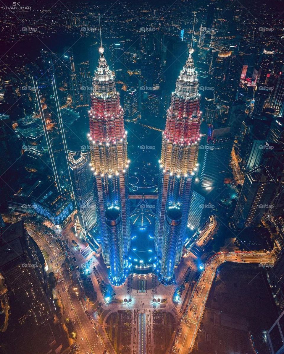 Petronas Twin Tower 2

Skyscraper in Malaysia

￼

Height: 452 m CTBUH

Floors: 88

Opened: 1998

Function: Office

Architecture firm: César Pelli and Associates

Architectural styles: Art Deco, Islamic architecture

Architect: César Pelli