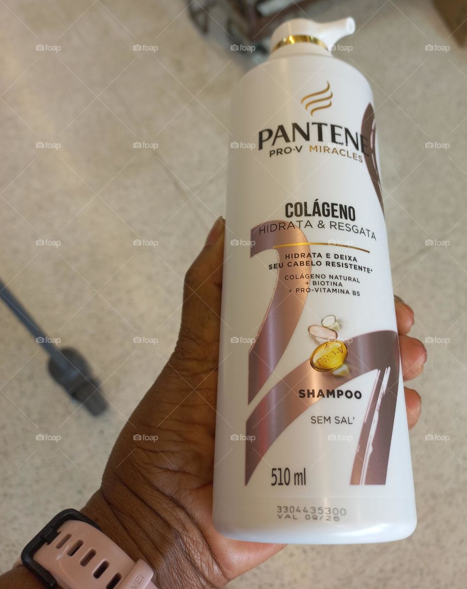 Shampoo, para cabelos fracos e quebradiços devolve a carga de colágeno, proporcionando uma fibra capilar forte, saudável  e, bem hidratados.