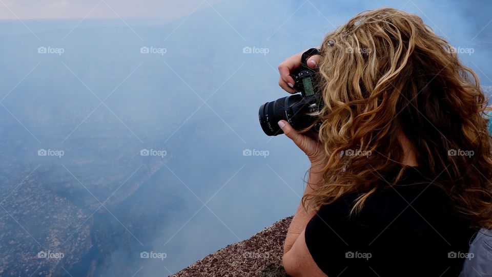 Woman photographer taking photos of a volcano 🌋 in Nicaragua. 