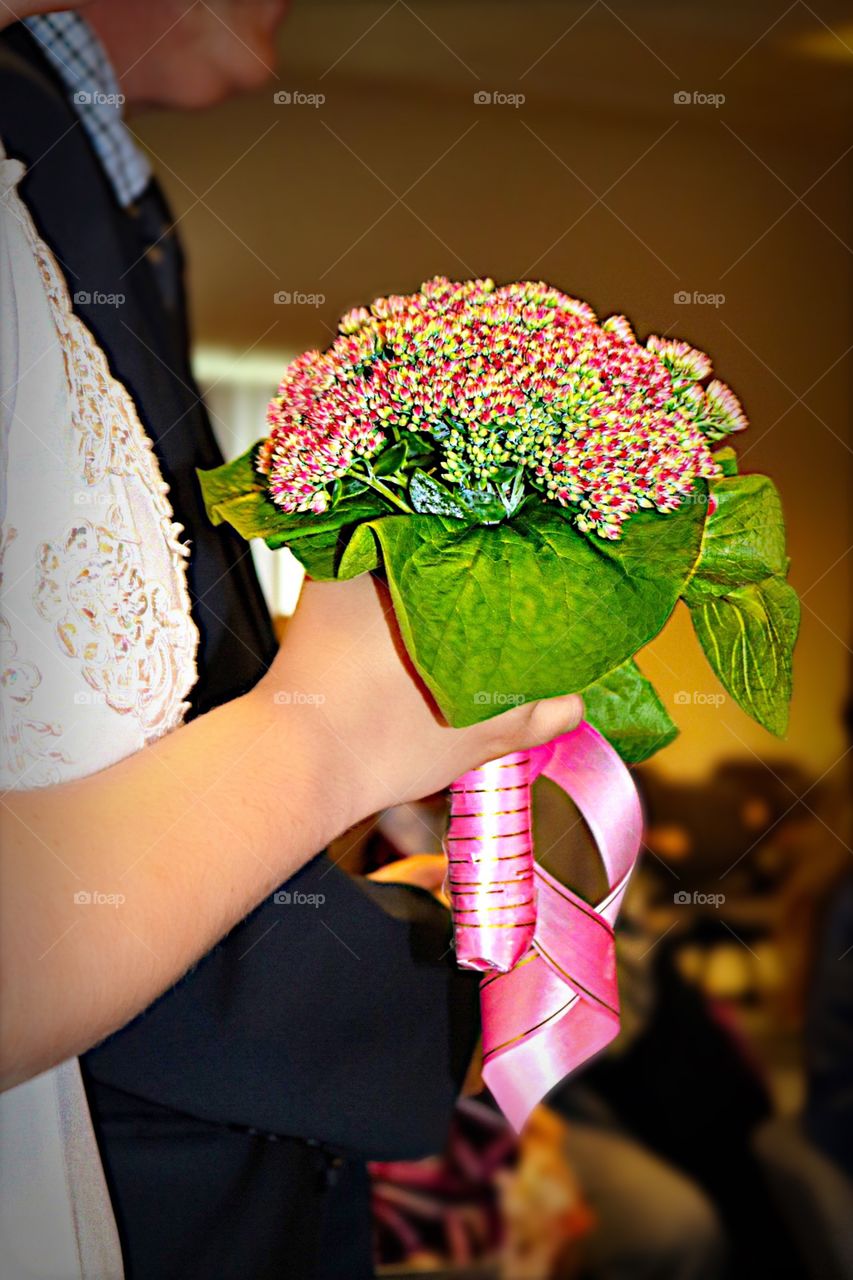 Holding the flowers 