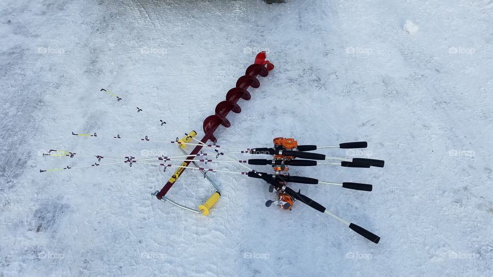 Ice fishing equipment