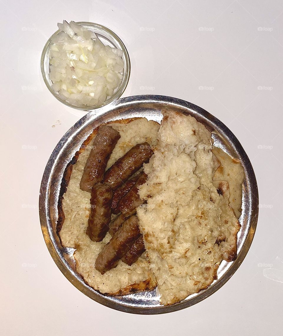 This is not a fancy dish, but...
This is the smell and taste of Travnik, a city in Bosnia and Herzegovina, my hometown. A Bosnian specialty that you must try if you are a meat lover.
Chevapi (Ćevapi)❤️