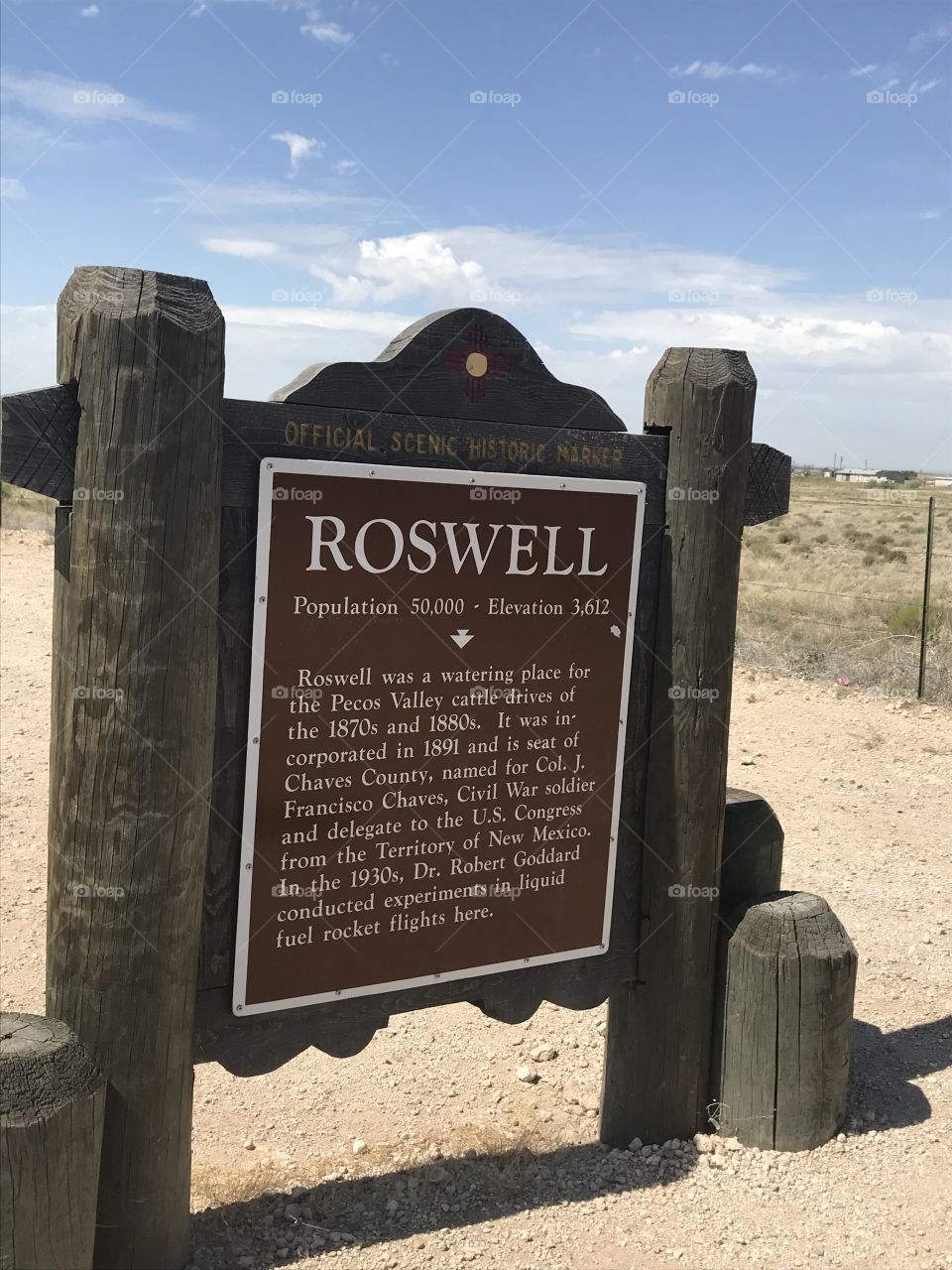 Roswell welcome information sign