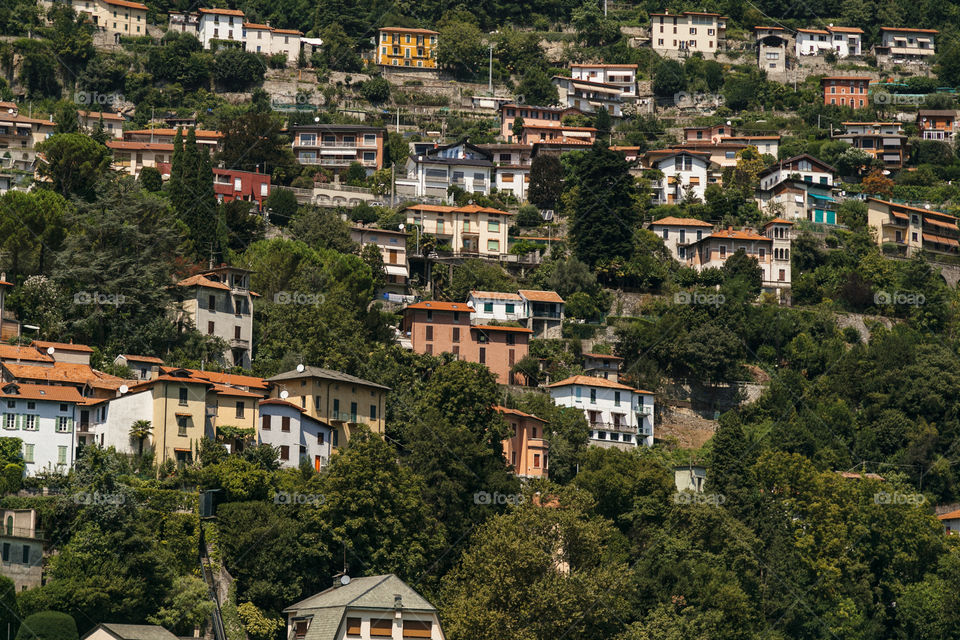 Lago Como no norte da Itália é um lugar lindo para se conhecer na Europa, com paisagens incríveis!