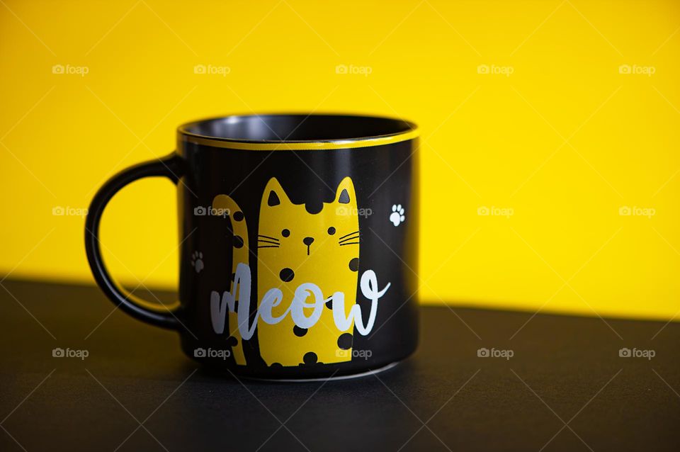 Mug with a yellow cat