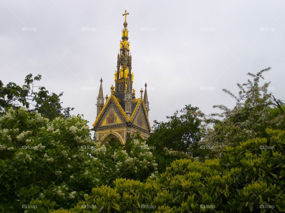 THE MONUMENT AT KENSINGTON GARDEN LONDON, ENGLAND