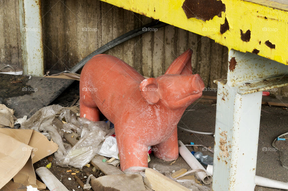 Pig statue and trash