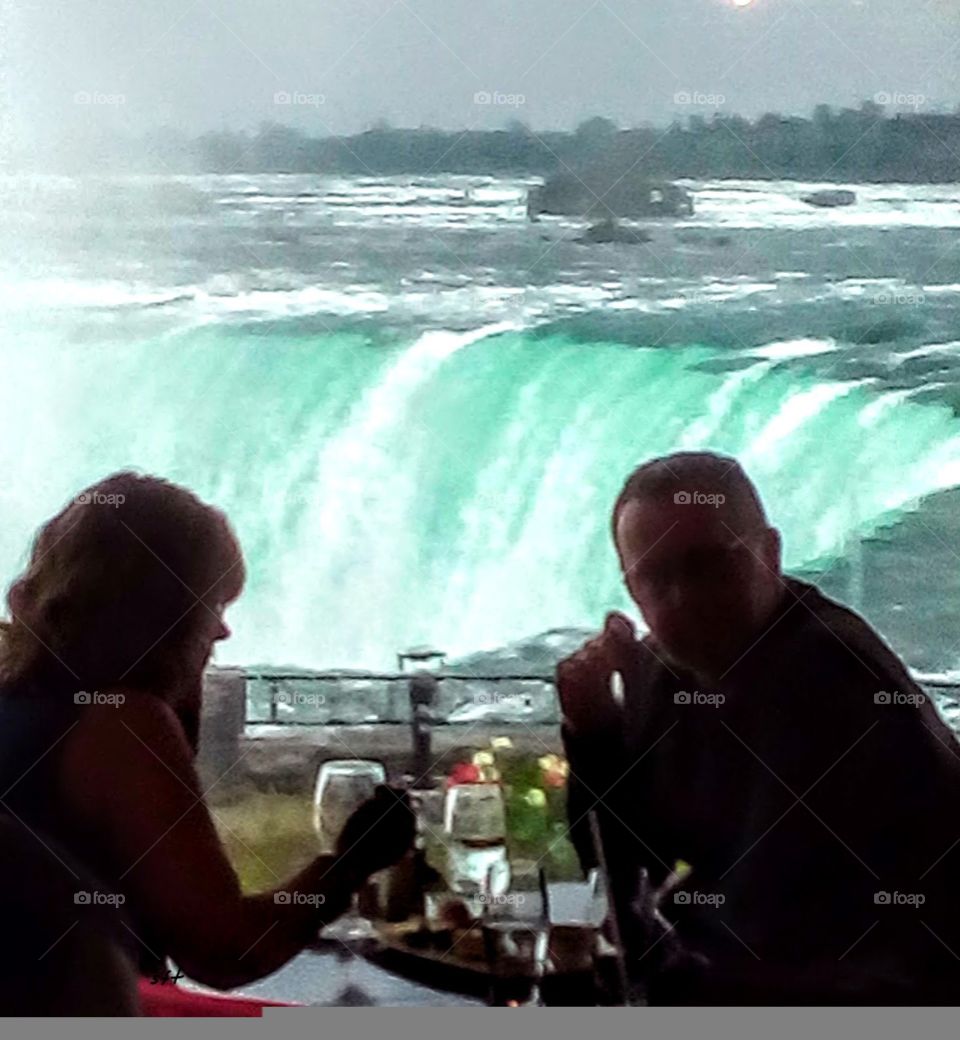 This Niagara Falls view restorant has a good falls view, enjoy your leisure time or vacation. that is so beautiful landscape.