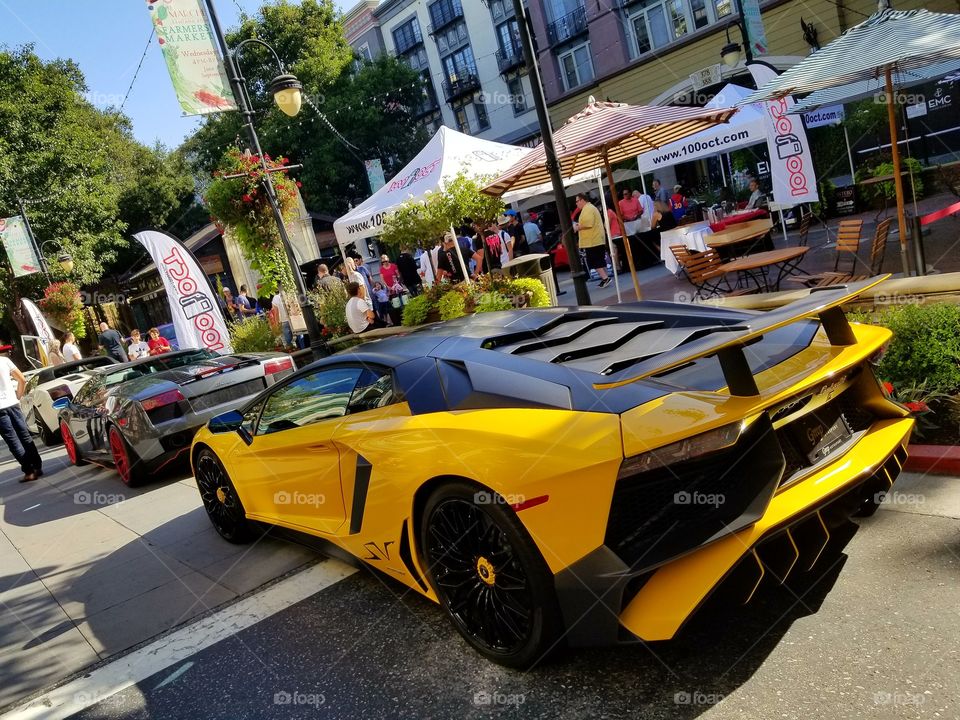 fast yellow Lamborghini car