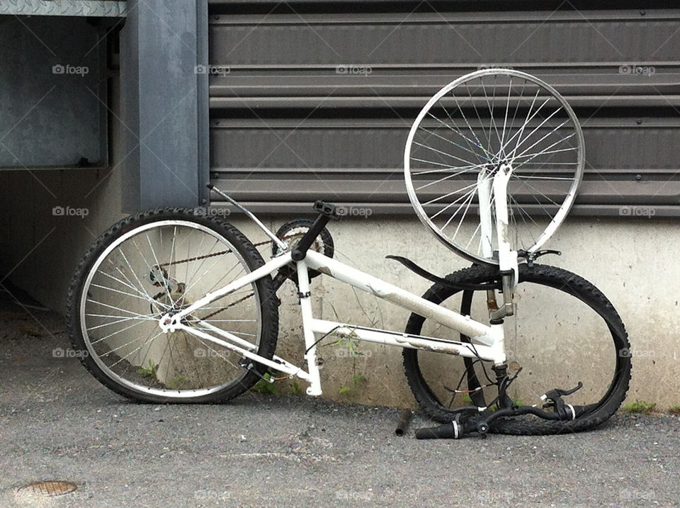 bicycle bike broken flat by enkan