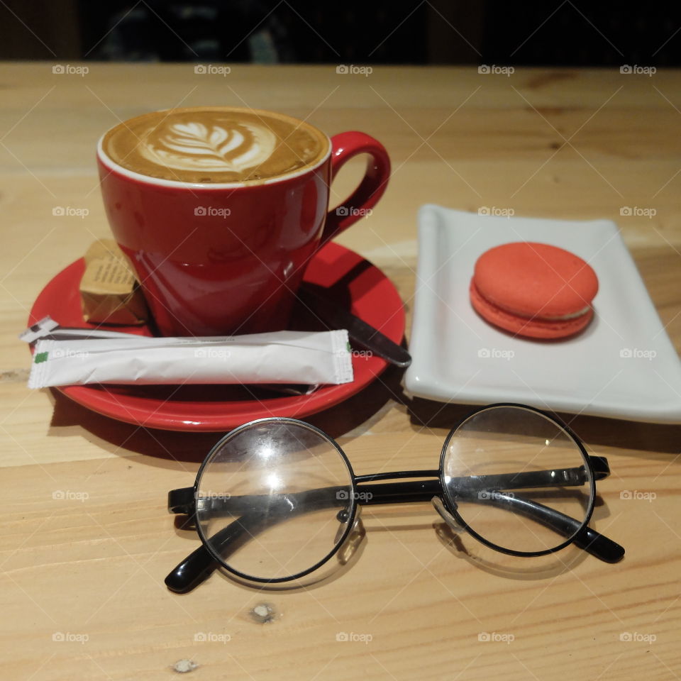 makan pagi dengan di temani secangkir kopi