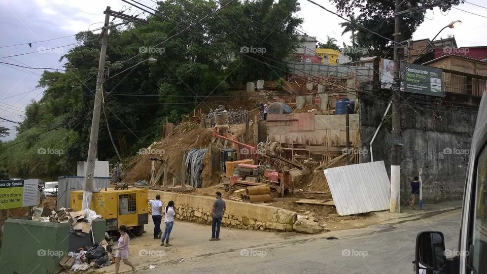 Obra da prefeitura de Santos - 10 trabalham e 50 ficam olhando e dando palpite 😂