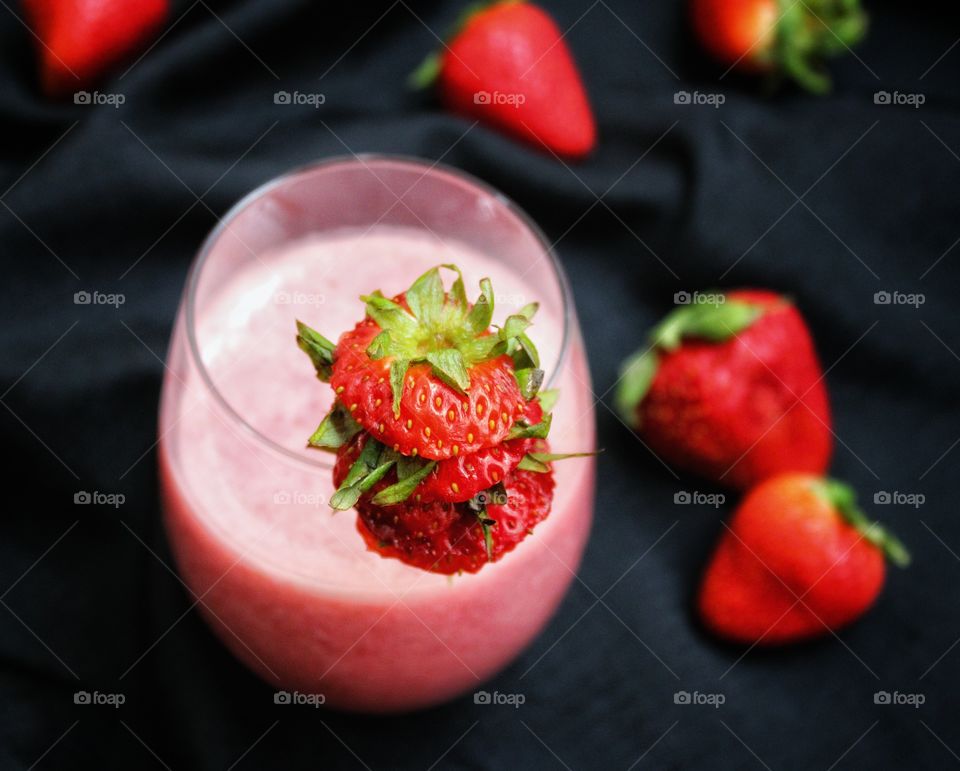 strawberry and the red color