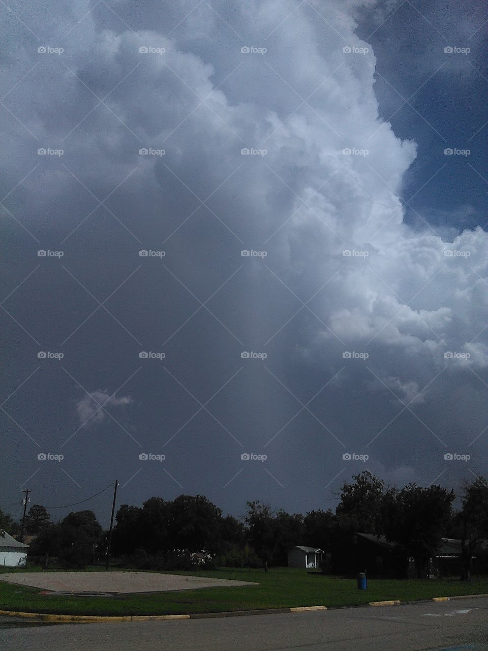 straight downpour. we received over an inch of rain from this cloud