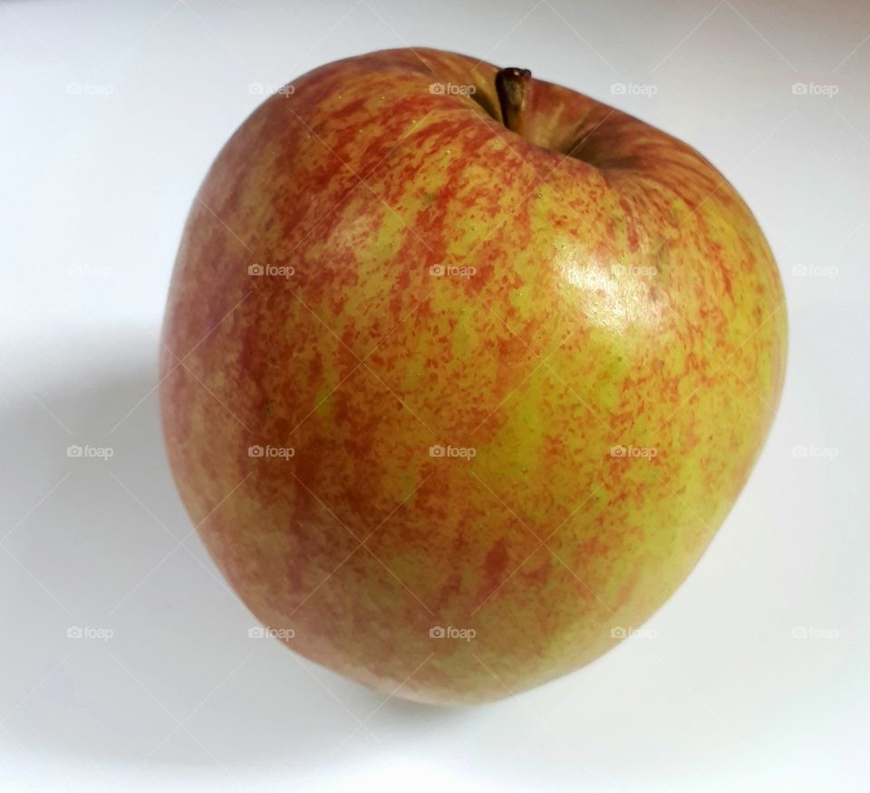 a red apple