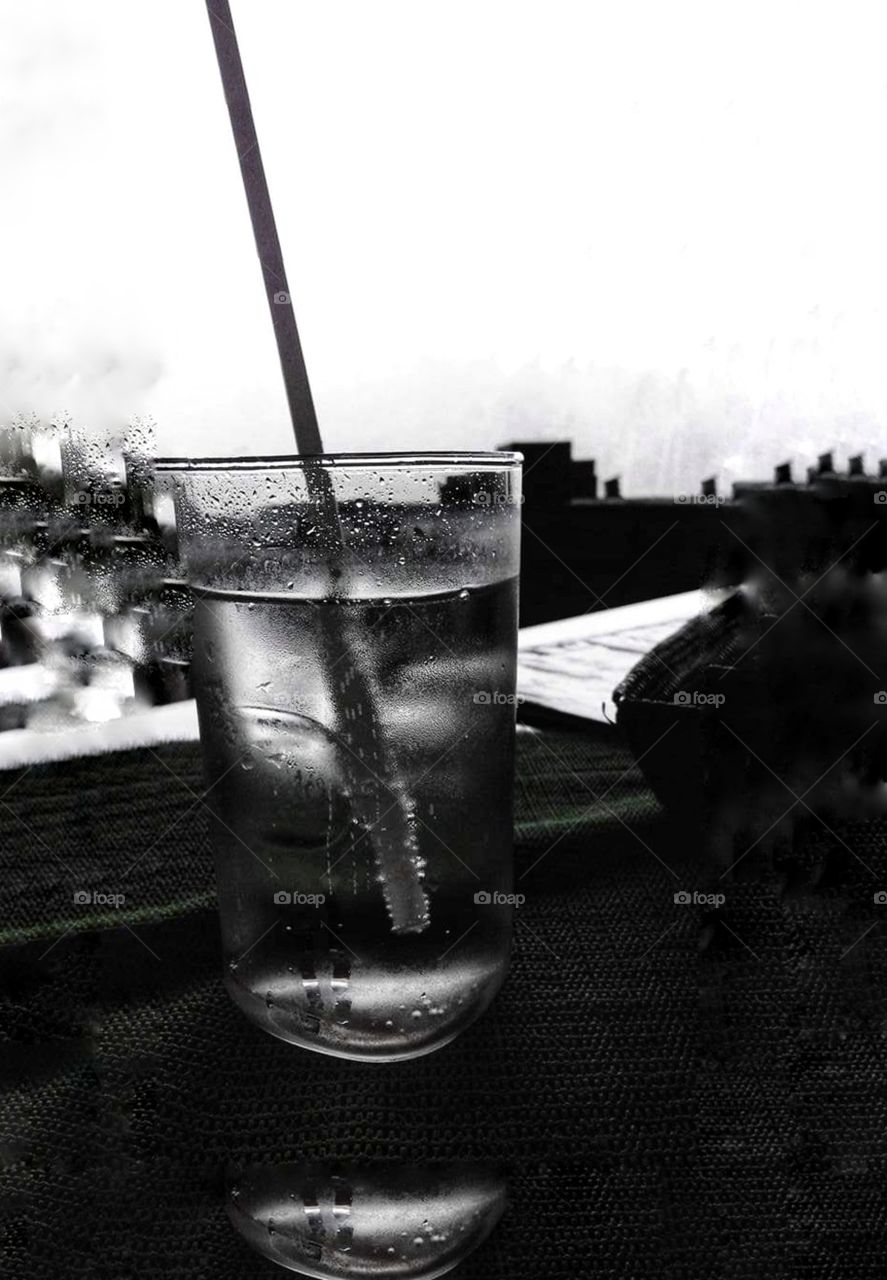 Black and white are the colors that are always present in life ◼◻