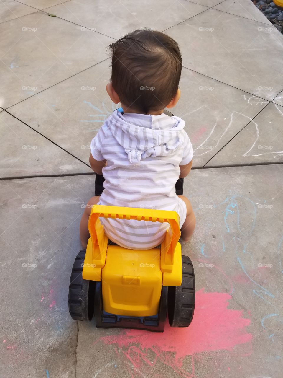 baby riding car