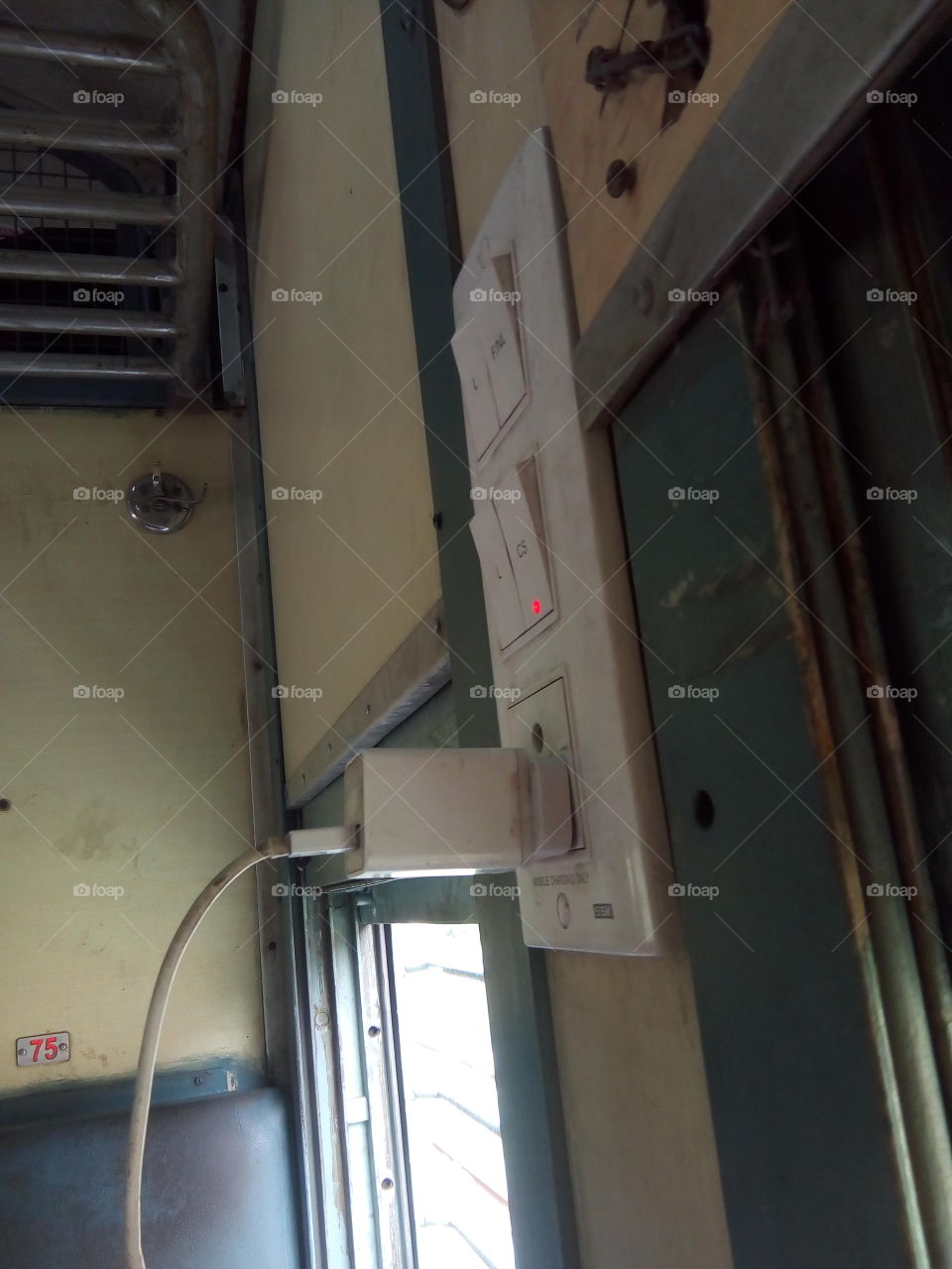 a new system of mobile charging in train