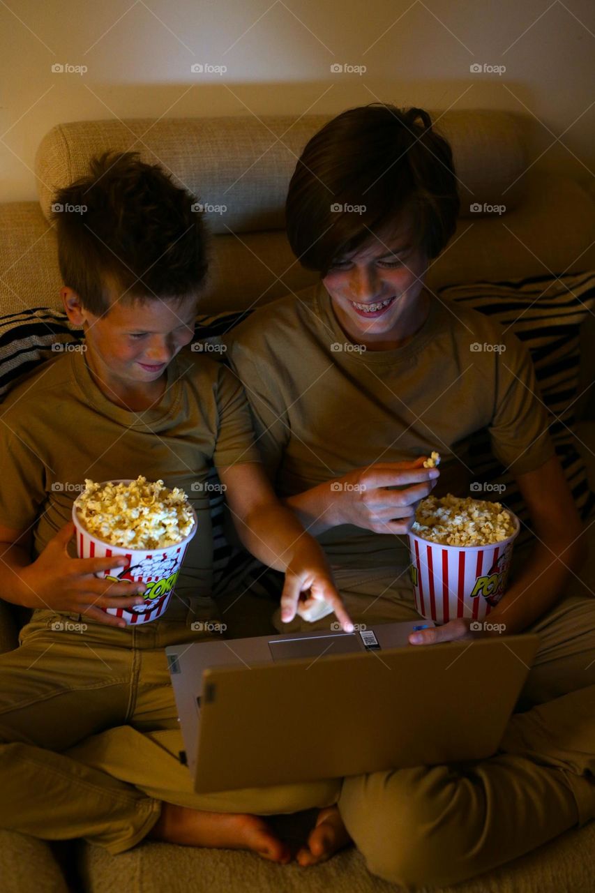 two brothers, at home, watching the oscar ceremony on the computer, oscar nomination