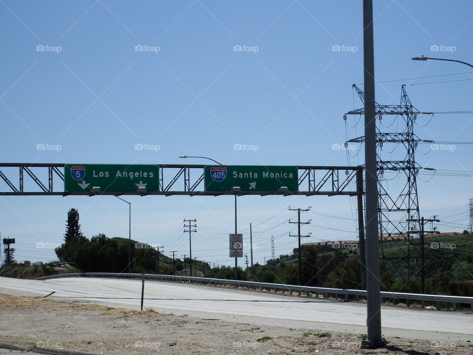 5 freeway and 405 freeway signs