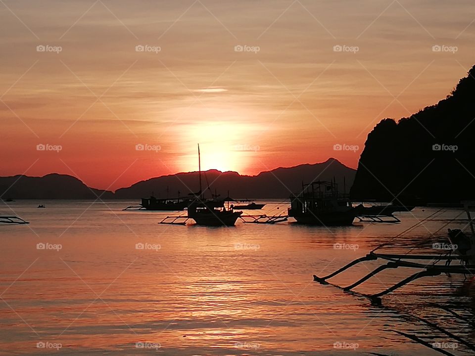 Sunset in Corong Corong Beach, El nido, Philippines 🇵🇭