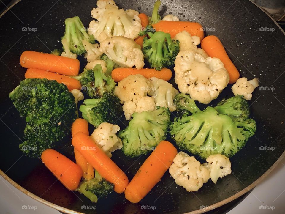 Sautéed mixed vegetables on the skillet 