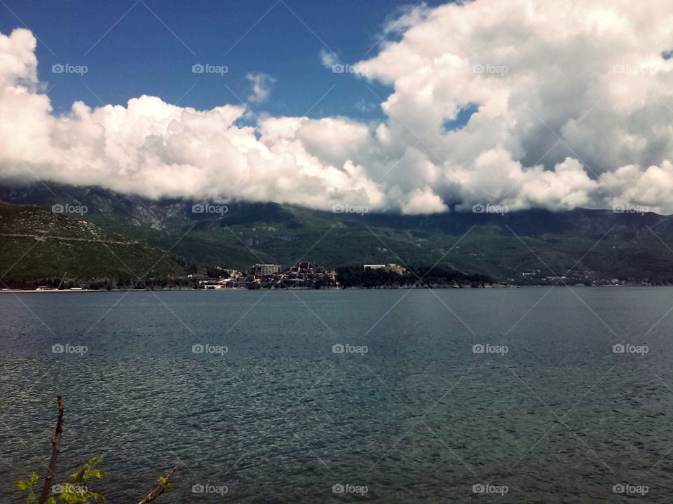 sea, mountains and clouds