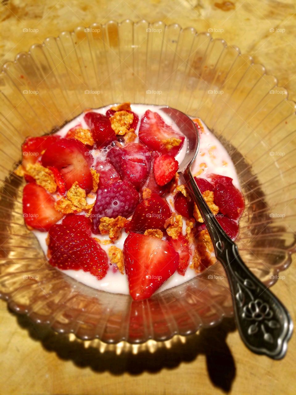 Traditional American Dishes, Bowl Cereal with strawberries and milk🥣!