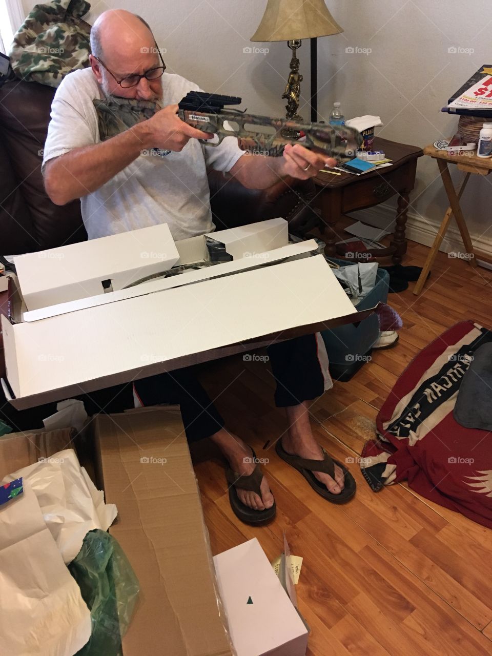 A camouflage crossbow fo Christmas! Now it’s time to put it together and go hunting 