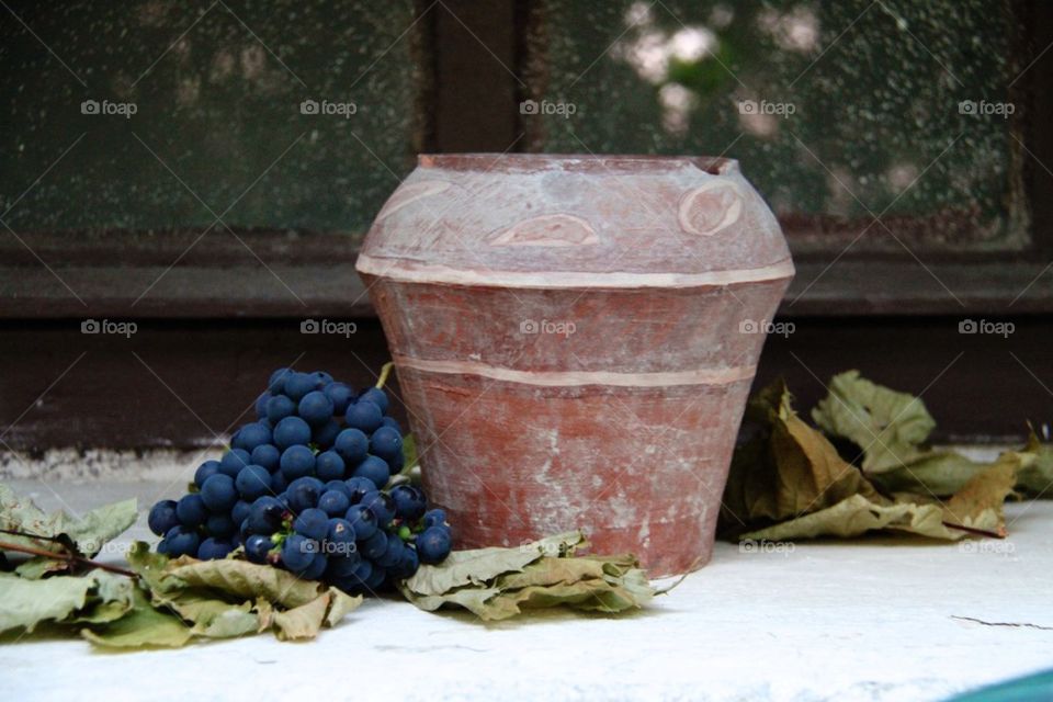 Pottery pot with grapes