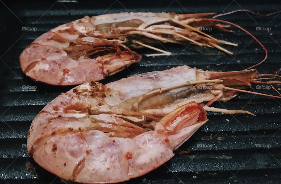 Cooking shrimp on the grill