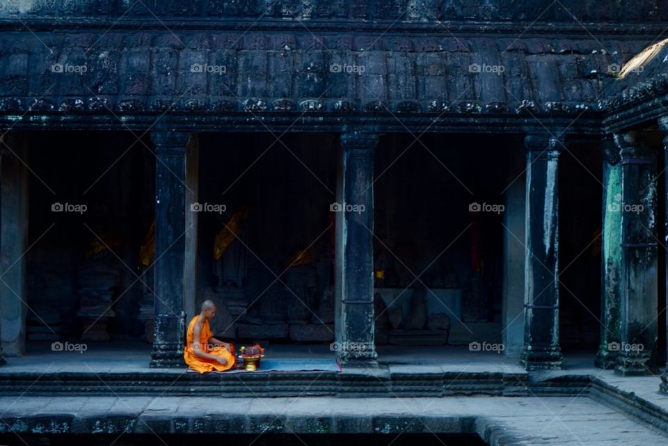Angkor wat temple monk