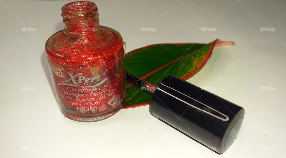 Xpert nail polish/ enamel with a natural leaf - Beauty products