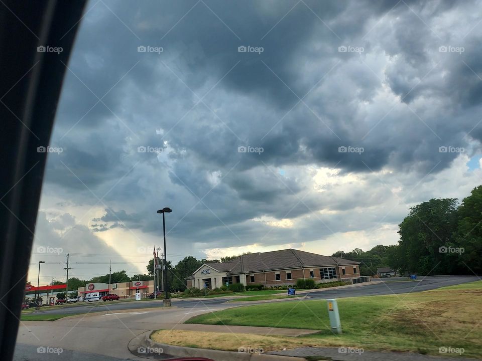 sure looks like rain and we sure do need it before we dry up on the bone. rolling clouds