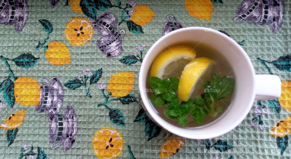 tea with lemon balm and lemon