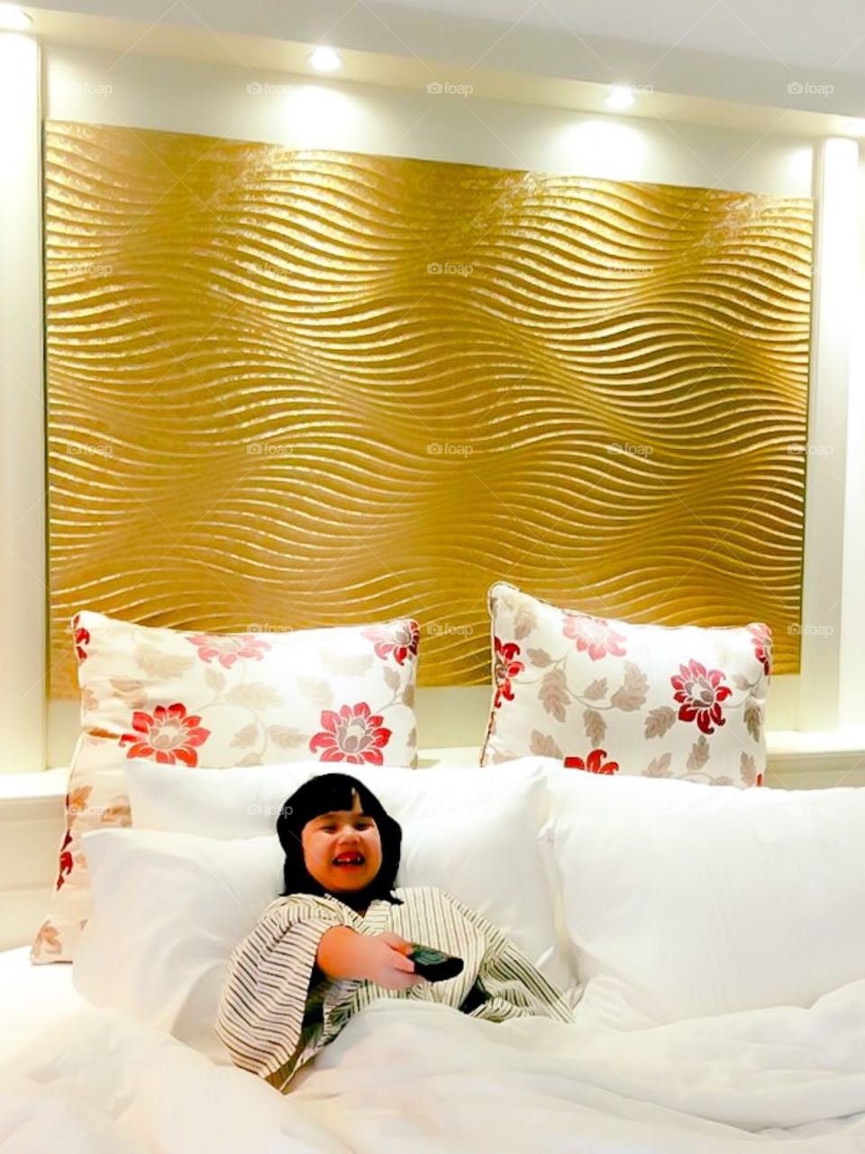 lazy day ! lets wayching tv in bed !