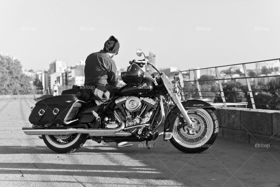 Black bike with man in the city