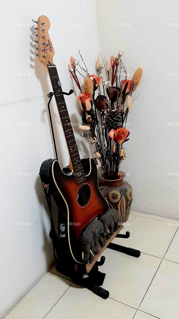 My guitar of memories 😘😘
It was my buddy but now became my decoration. Still love you. 💝💝