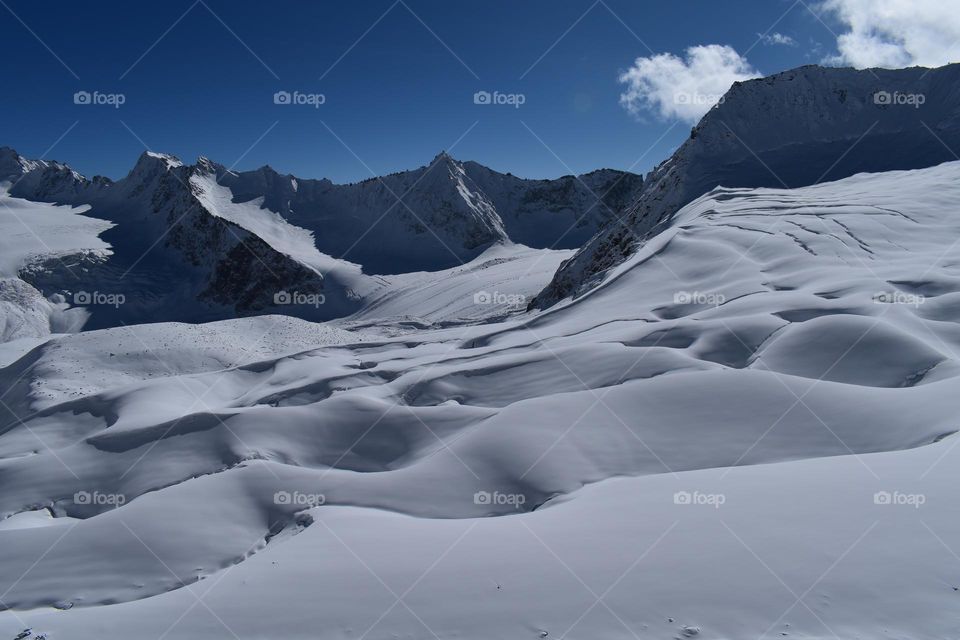 beautiful dangerous valley glacier landscape