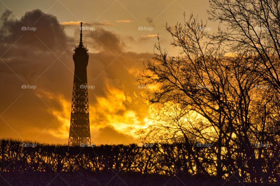 eiffel tower sunset in paris