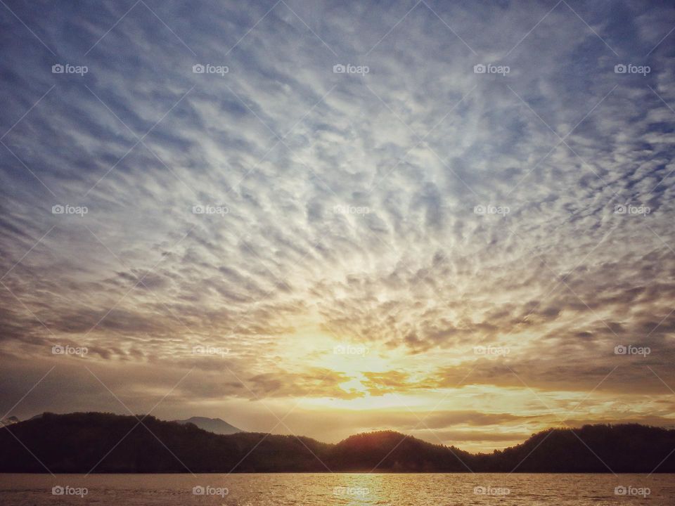 Natural scenery, beautiful view of clouds over the mountains and the sea in the afternoon.