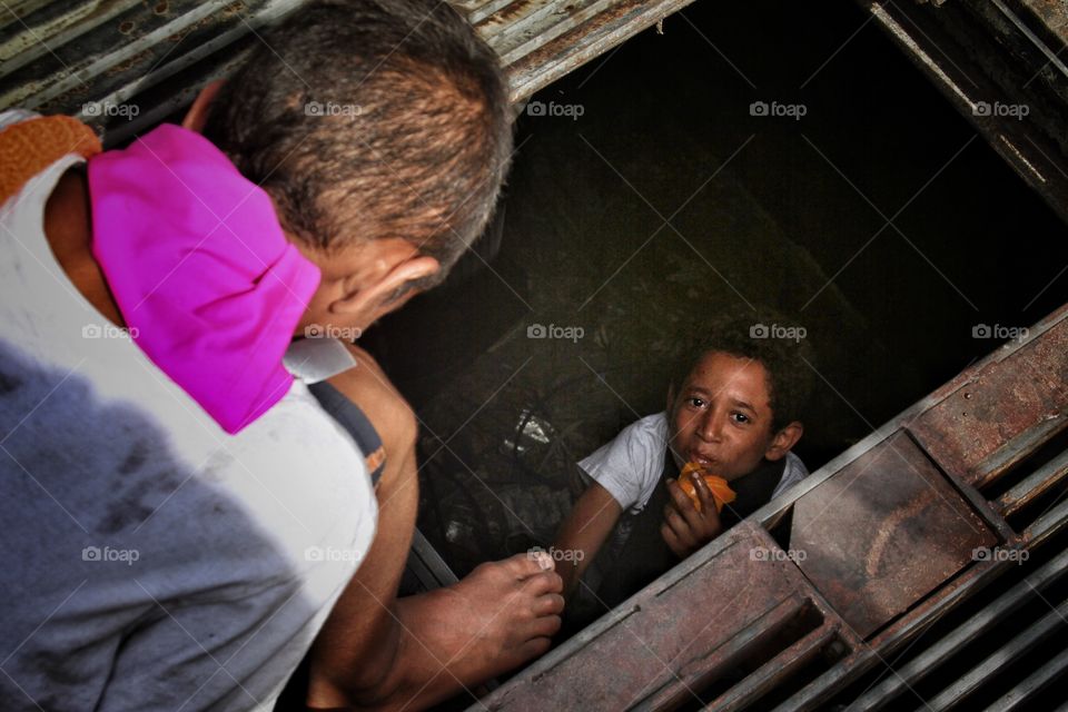 Sewer Kids  / Niños de la alcantarilla 