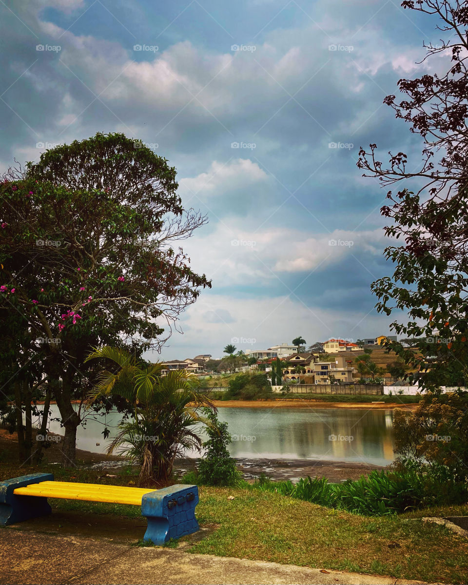 E depois do dia chuvoso, um pouco de luz no entardecer bragantino…
Aqui: Lago do Orfeu, numa tarde bem bucólica.