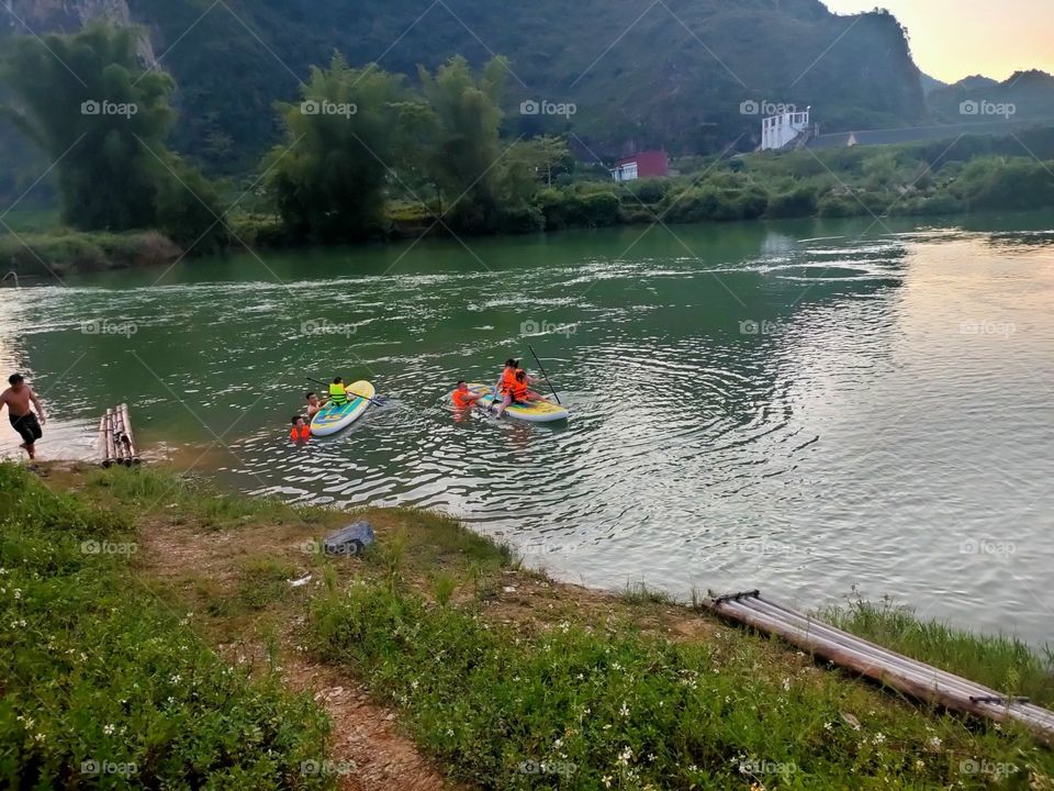 In the late afternoon, we can row the boat together