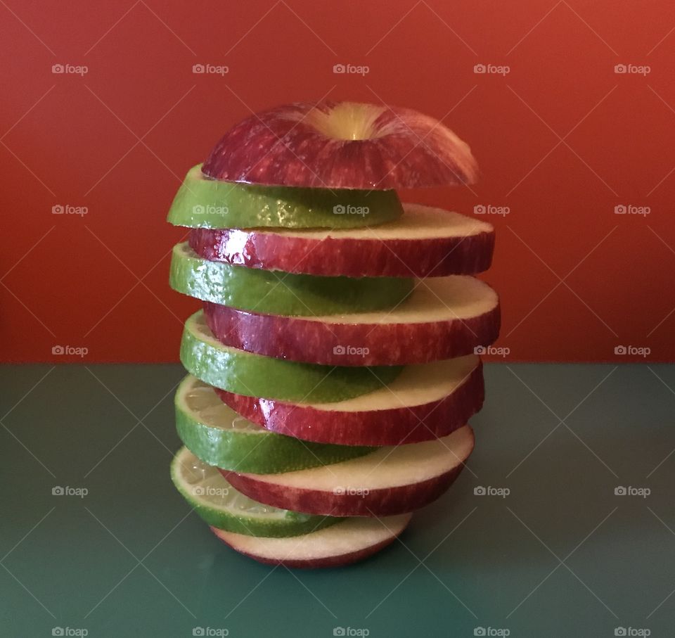 Apple and lime slices stack