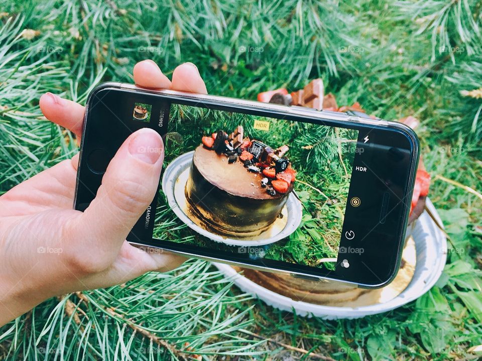Snapping photo food with smartphone