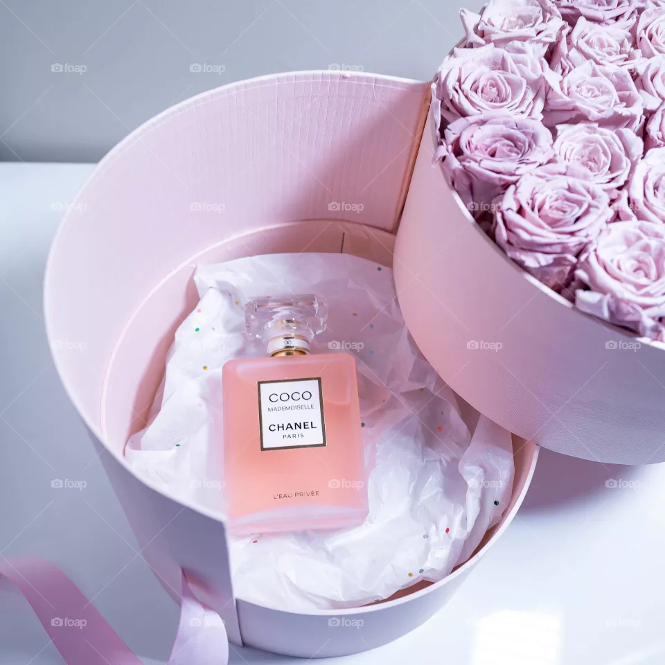Chanel in a pretty pink rose box