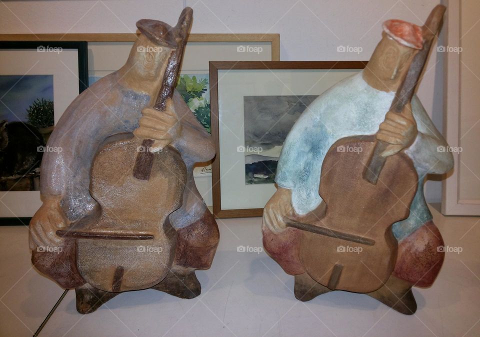 cellos in pairs